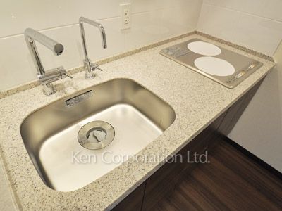 Kitchen ※Photo of the same layout on 8 floor. Decoration and fixture may differ.