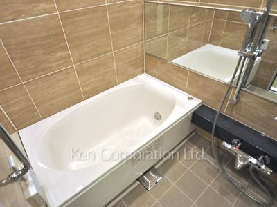 Bath ※Photo of the same layout on 8 floor. Decoration and fixture may differ.