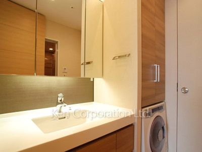 Powder Room ※Photo of the same layout on 15 floor. Decoration and fixture may differ.