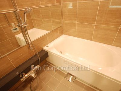 Bath ※Photo of the same layout on 15 floor. Decoration and fixture may differ.