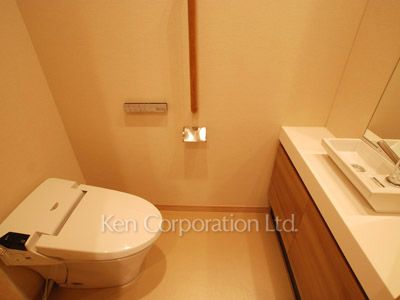 Lavatory ※Photo of the same layout on 15 floor. Decoration and fixture may differ.