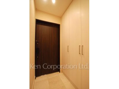 Entrance ※Photo of the same layout on 15 floor. Decoration and fixture may differ.