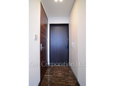 Entrance ※Photo of the same layout on 36 floor. Decoration and fixture may differ.