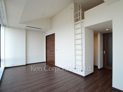 Living-Dining ※Photo of the same layout on 36 floor. Decoration and fixture may differ.