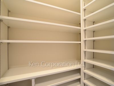 Closet ※Photo of the same layout on 36 floor. Decoration and fixture may differ.