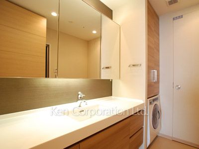 Powder Room ※Photo of the same layout on 19 floor. Decoration and fixture may differ.