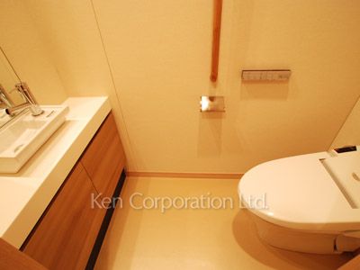 Lavatory ※Photo of the same layout on 19 floor. Decoration and fixture may differ.