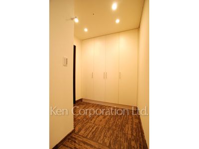 Entrance ※Photo of the same layout on 24 floor. Decoration and fixture may differ.