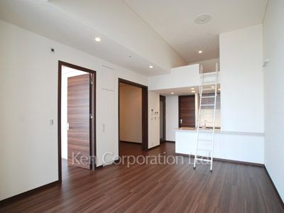 Living-Dining ※Photo of the same layout on 24 floor. Decoration and fixture may differ.