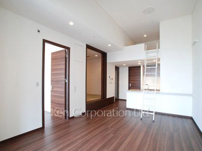Living-Dining ※Photo of the same layout on 28 floor. Decoration and fixture may differ.