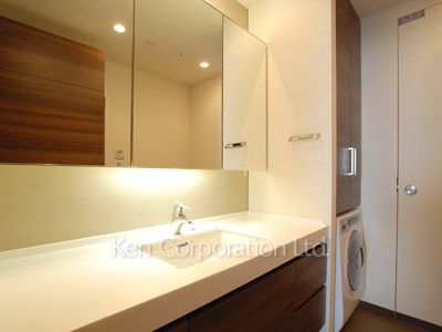 Powder Room ※Photo of the same layout on 28 floor. Decoration and fixture may differ.