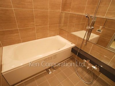 Bath ※Photo of the same layout on 28 floor. Decoration and fixture may differ.