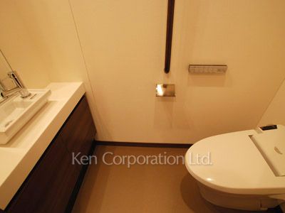 Lavatory ※Photo of the same layout on 28 floor. Decoration and fixture may differ.
