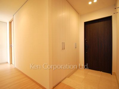 Entrance ※Photo of the same layout on 39 floor. Decoration and fixture may differ.