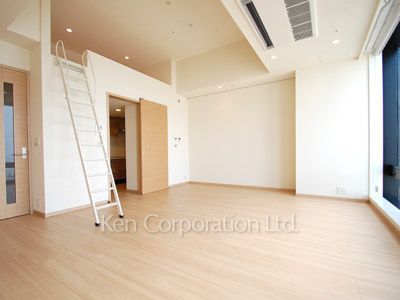 Living-Dining ※Photo of the same layout on 39 floor. Decoration and fixture may differ.