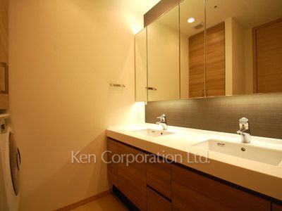 Powder Room ※Photo of the same layout on 39 floor. Decoration and fixture may differ.