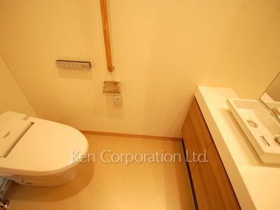 Lavatory ※Photo of the same layout on 39 floor. Decoration and fixture may differ.