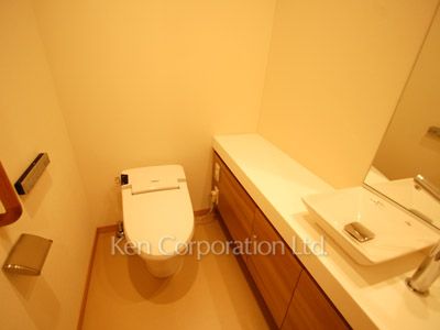Lavatory ※Photo of the same layout on 39 floor. Decoration and fixture may differ.