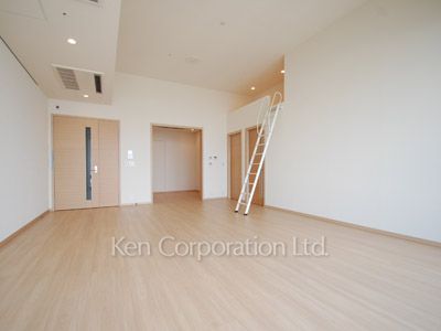 Living-Dining ※Photo of the same layout on 39 floor. Decoration and fixture may differ.