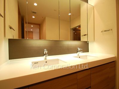 Powder Room ※Photo of the same layout on 39 floor. Decoration and fixture may differ.