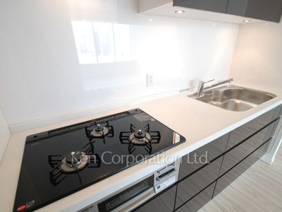 Kitchen ※Photo of the same layout on 19 floor. Decoration and fixture may differ.