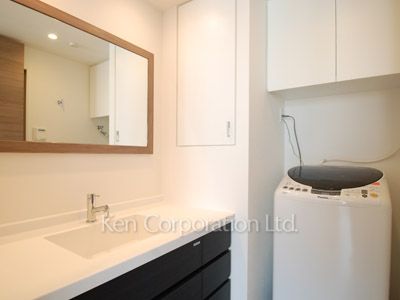 Powder Room ※Photo of the same layout on 19 floor. Decoration and fixture may differ.