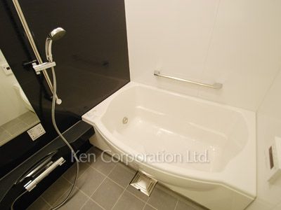 Bath ※Photo of the same layout on 19 floor. Decoration and fixture may differ.