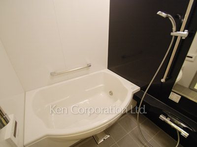 Bath ※Photo of the same layout on 18 floor. Decoration and fixture may differ.