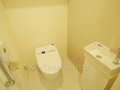 Lavatory ※Photo of the same layout on 18 floor. Decoration and fixture may differ.