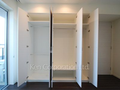 Closet ※Photo of the same layout on 18 floor. Decoration and fixture may differ.