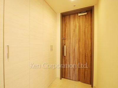 Entrance ※Photo of the same layout on 18 floor. Decoration and fixture may differ.
