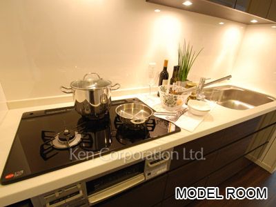 Kitchen ※Photo of the same layout on 18 floor. Decoration and fixture may differ.
