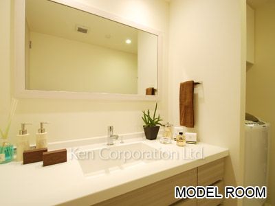 Powder Room ※Photo of the same layout on 18 floor. Decoration and fixture may differ.