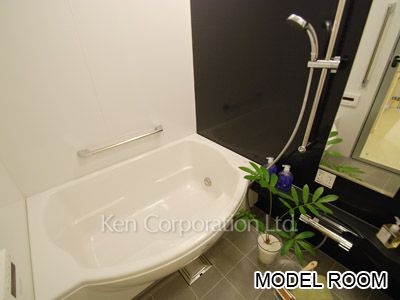 Bath ※Photo of the same layout on 18 floor. Decoration and fixture may differ.