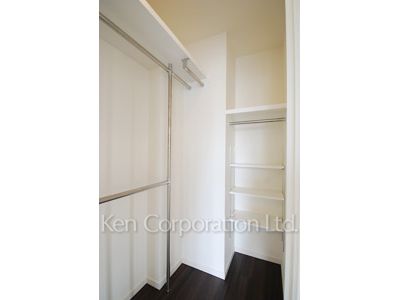 Walk-In Closet ※Photo of the same layout on 20 floor. Decoration and fixture may differ.
