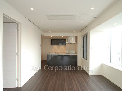 Living-Dining ※Photo of the same layout on 20 floor. Decoration and fixture may differ.