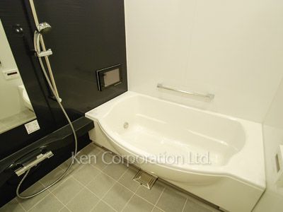 Bath ※Photo of the same layout on 20 floor. Decoration and fixture may differ.