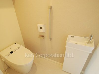 Lavatory ※Photo of the same layout on 20 floor. Decoration and fixture may differ.