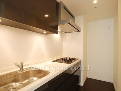 Kitchen ※Photo of the same layout on 20 floor. Decoration and fixture may differ.
