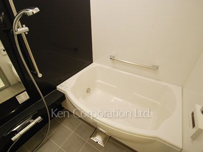 Bath ※Photo of the same layout on 20 floor. Decoration and fixture may differ.