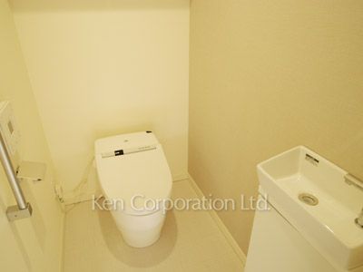 Lavatory ※Photo of the same layout on 20 floor. Decoration and fixture may differ.