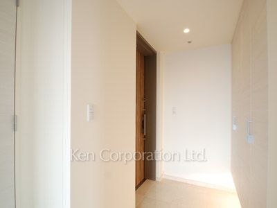 Entrance ※Photo of the same layout on 20 floor. Decoration and fixture may differ.