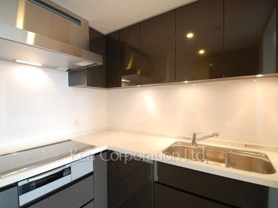 Kitchen ※Photo of the same layout on 20 floor. Decoration and fixture may differ.