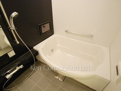 Bath ※Photo of the same layout on 20 floor. Decoration and fixture may differ.
