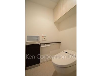 Lavatory ※Photo of the same layout on 4 floor. Decoration and fixture may differ.