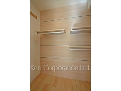 Walk-In Closet ※Photo of the same layout on 4 floor. Decoration and fixture may differ.