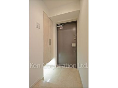 Entrance ※Photo of the same layout on 4 floor. Decoration and fixture may differ.