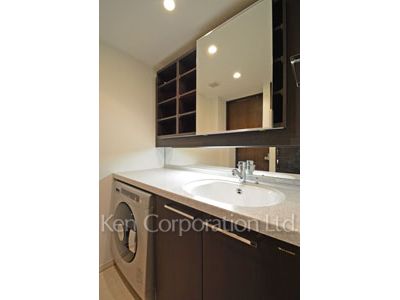 Powder Room ※Photo of the same layout on 4 floor. Decoration and fixture may differ.