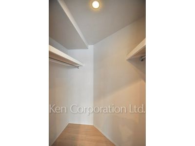 Walk-In Closet ※Photo of the same layout on 2 floor. Decoration and fixture may differ.