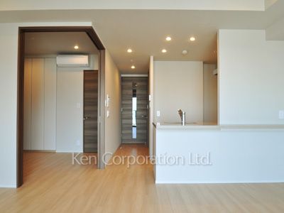 Living-Dining ※Photo of the same layout on 18 floor. Decoration and fixture may differ.